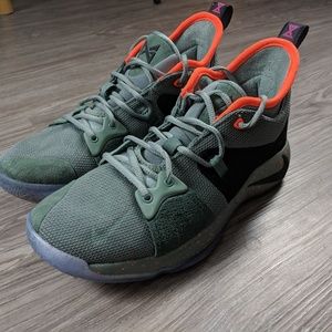 Nike PG 2 size 8